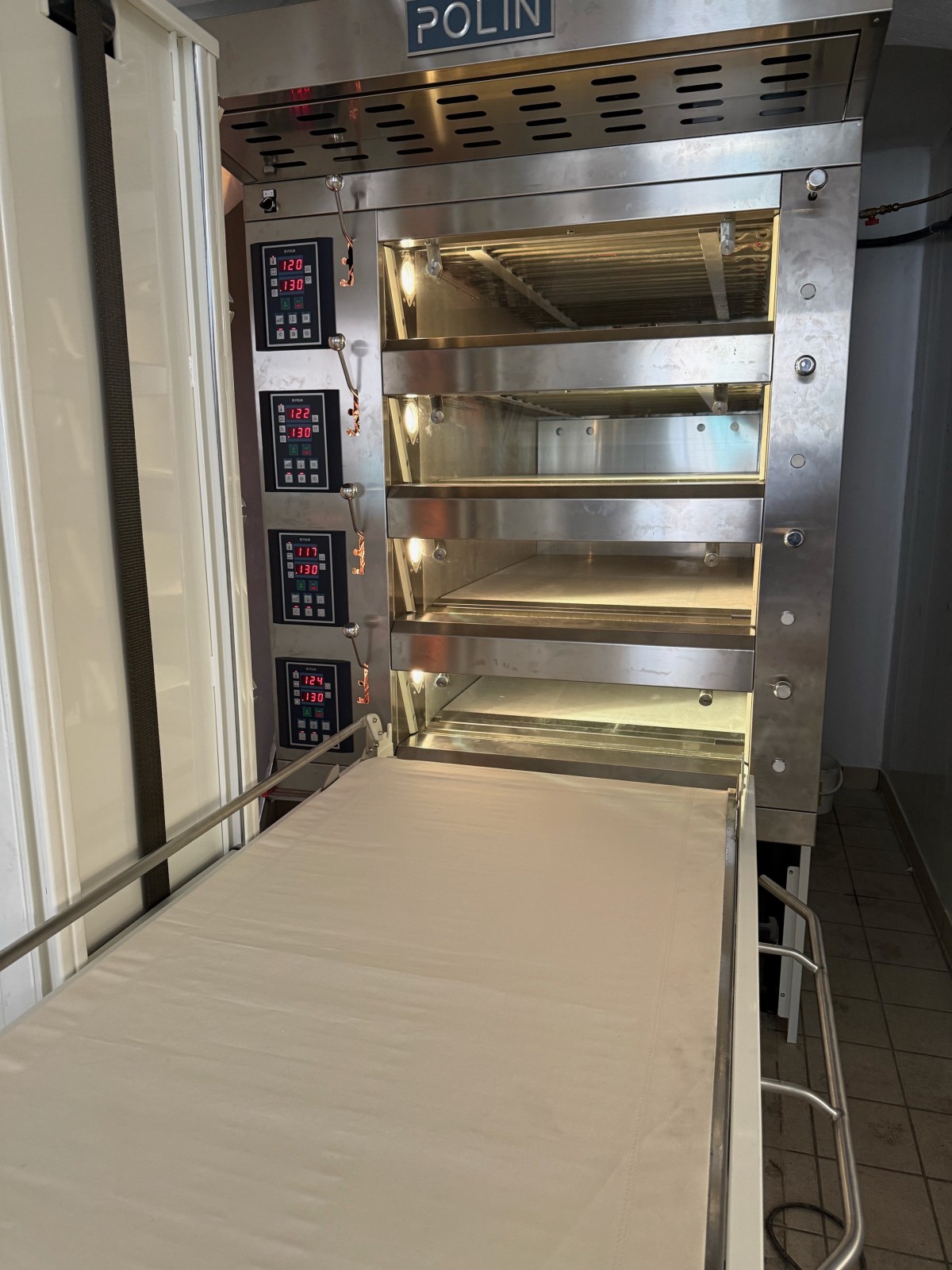 installation d'un four a sole POLIN  4 étages mono voie pour une boulangerie à POMPIGNAN proche de NIMES dans le GARD
