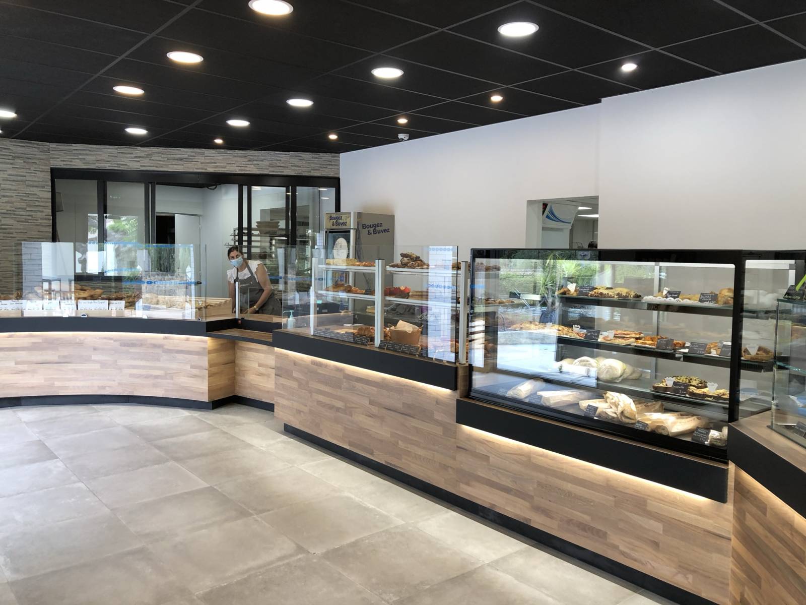 vitrine snacking réfrigéré sur trois etages