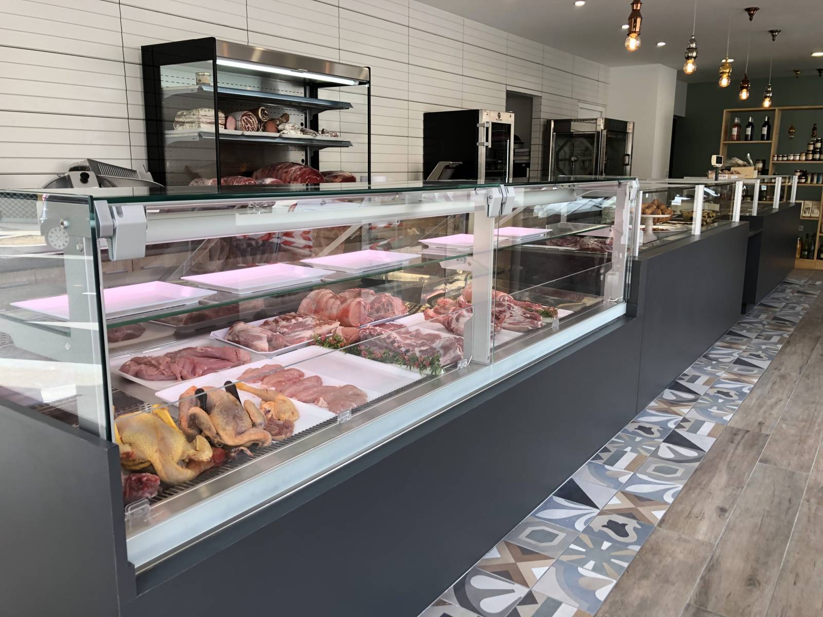 Agencement de boucherie avec vitrine sur mesure et chambre froide pour la boucherie des Arts de Béziers