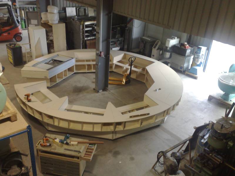 Fabrication de la vitrine circulaire de la boulangerie pâtisserie Marmelade et Citron vert à Montpellier dans l'Hérault
